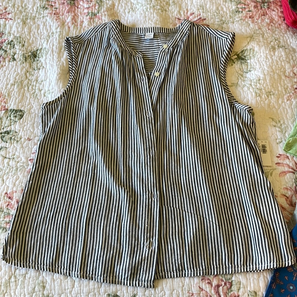 Old navy button up sleeveless